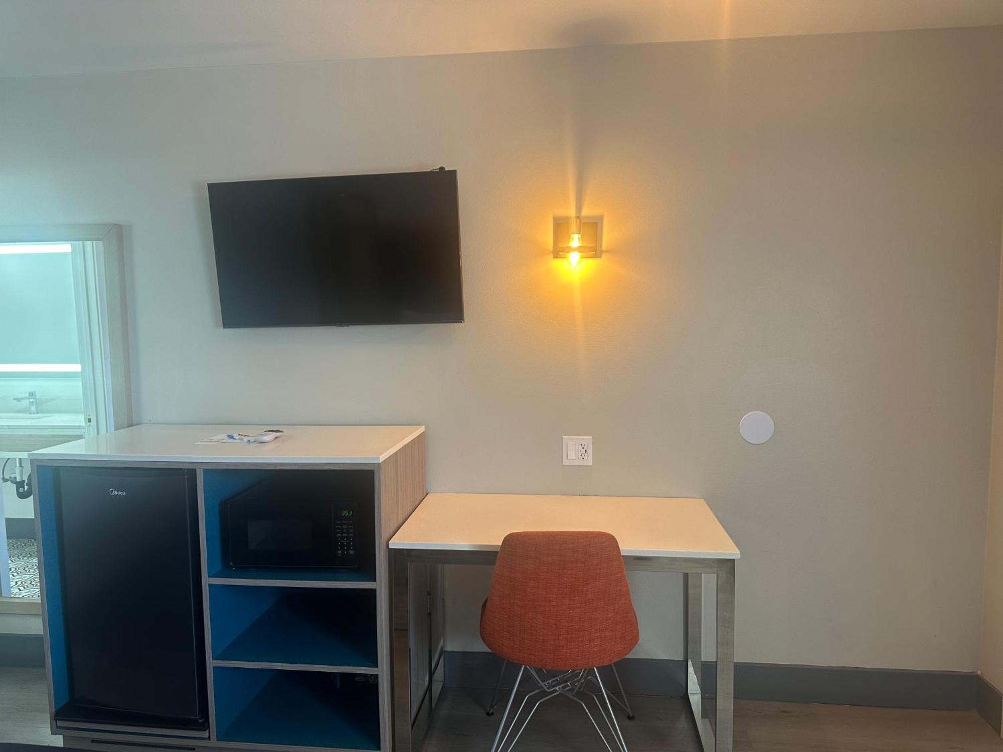 ホテル Super 8 By Wyndham Oceanside Downtown エクステリア 写真