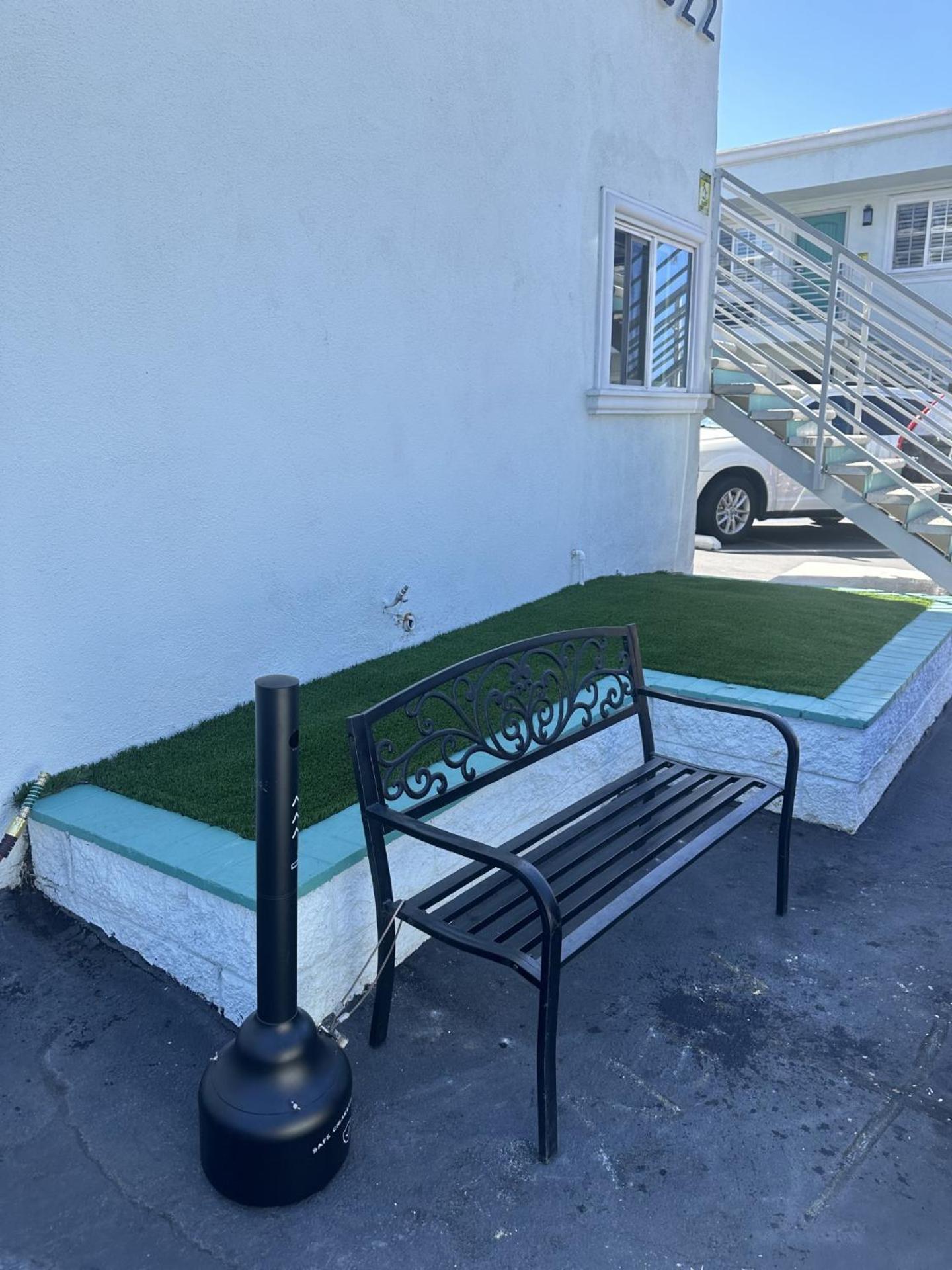 ホテル Super 8 By Wyndham Oceanside Downtown エクステリア 写真
