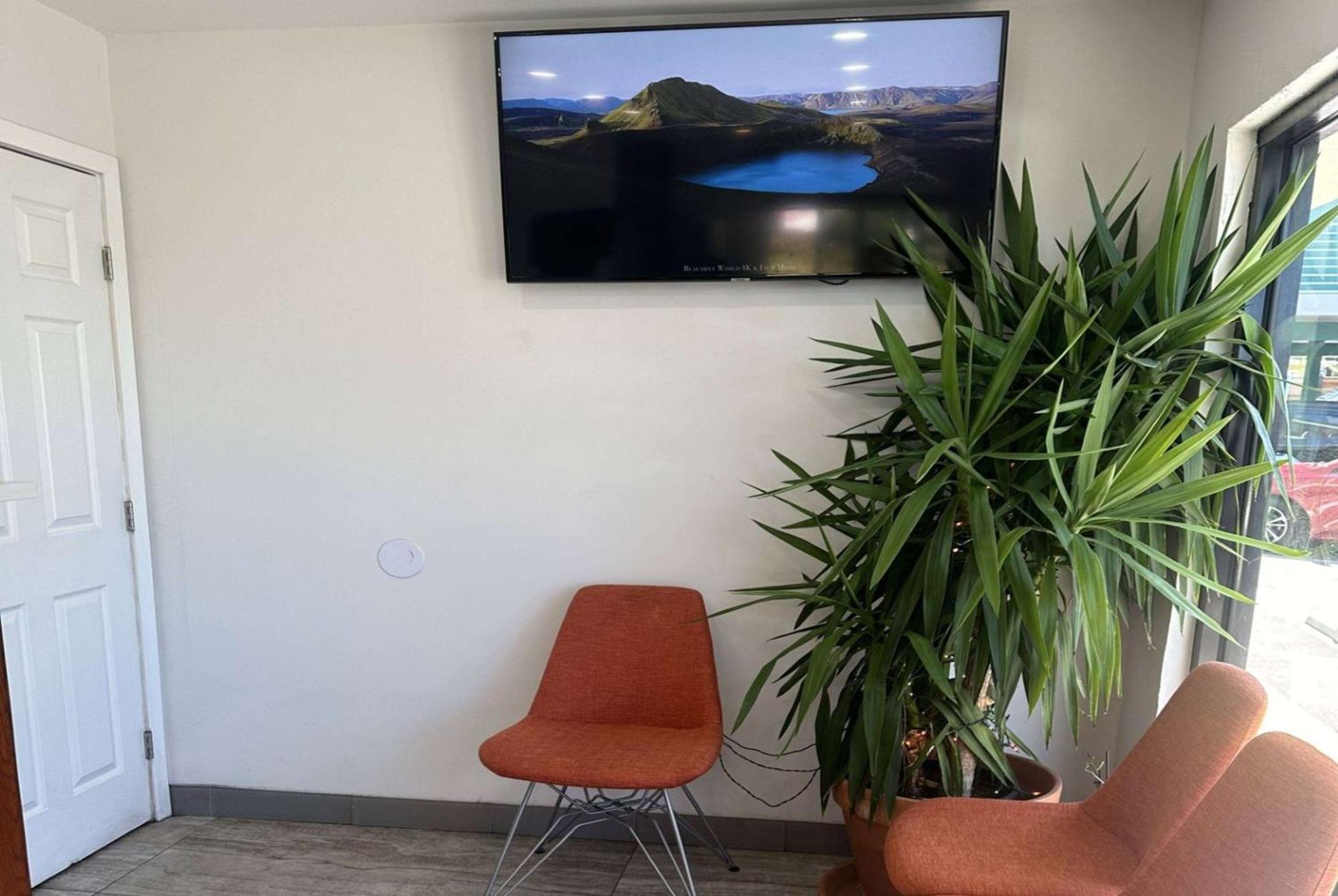 ホテル Super 8 By Wyndham Oceanside Downtown エクステリア 写真